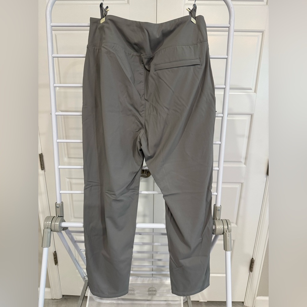 Gray Cropped Ankle Pants with Relaxed Fit - Picture 3 of 4